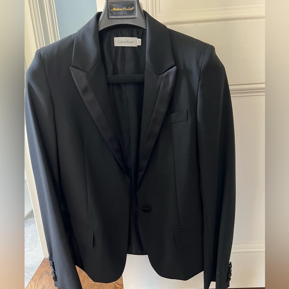 Calvin Klein Women’s Classic Rich Black Satin-Lapel Tuxedo Blazer! NWOT! Size 4.